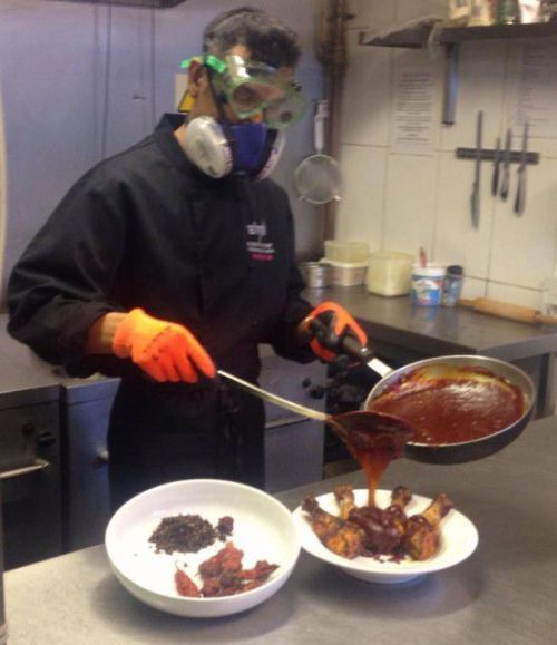 “太阳成集团tyc7111cc”《漫长的告别》开播发布会 演员张经伟现场致敬警察(图2) 太阳成集团tyc7111cc