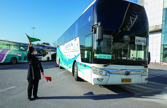 “太阳成集团tyc7111cc”《漫长的告别》开播发布会 演员张经伟现场致敬警察(图3) 太阳成集团tyc7111cc